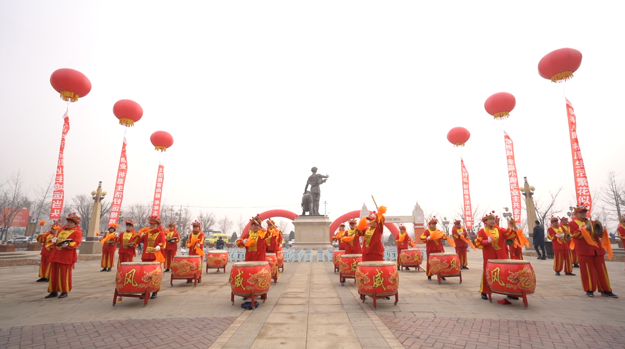 龍?zhí)ь^賞舞獅，二月二齊聚歐洲城·幸福小鎮(zhèn)(圖1)