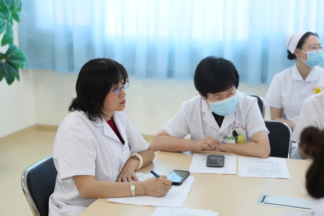 全省首家！中國醫(yī)科大學(xué)附屬第一醫(yī)院專家來“查房”，家門口享國內(nèi)優(yōu)質(zhì)醫(yī)療資源！(圖3)