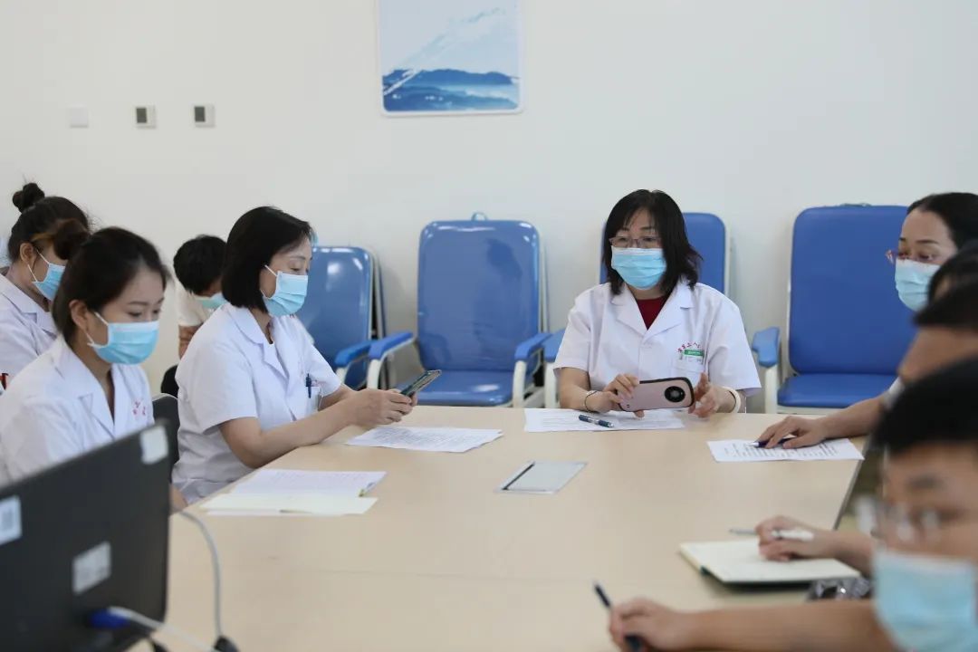 全省首家！中國醫(yī)科大學(xué)附屬第一醫(yī)院專家來“查房”，家門口享國內(nèi)優(yōu)質(zhì)醫(yī)療資源！(圖2)