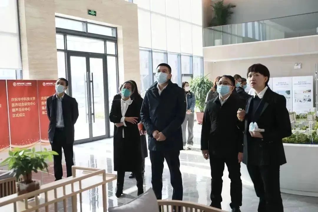 龍港區(qū)人大、區(qū)政府領(lǐng)導(dǎo)一行視察調(diào)研龍港國(guó)際醫(yī)療健康產(chǎn)業(yè)園(圖9)