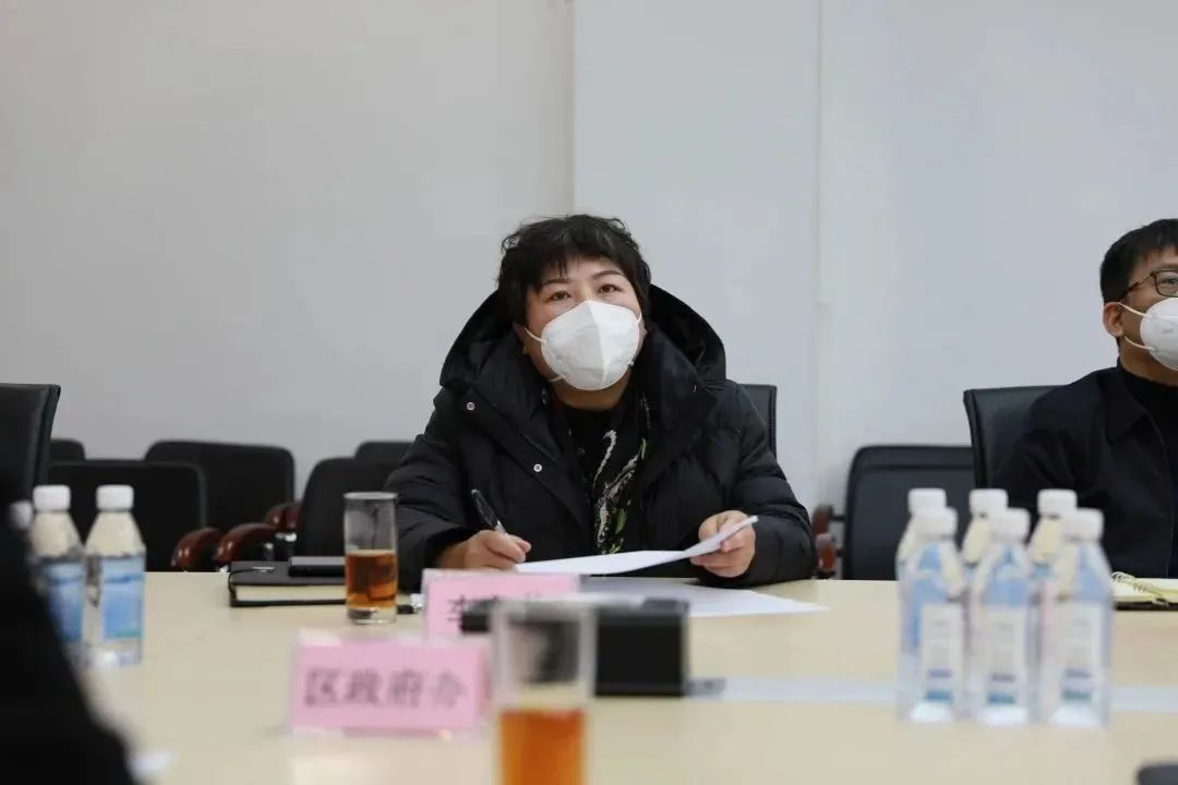 副市長朱德義等領(lǐng)導到我院調(diào)研指導醫(yī)療救治工作并慰問一線醫(yī)務人員(圖5)