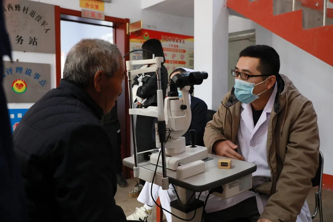 踐行黨的二十大精神，市二院黨員開展大型公益出診！(圖6)